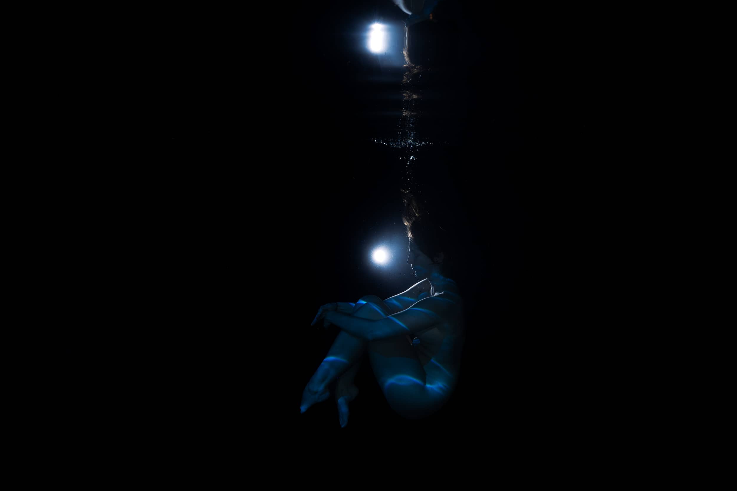 trash-the-dress Underwater boudoir portrait of a woman