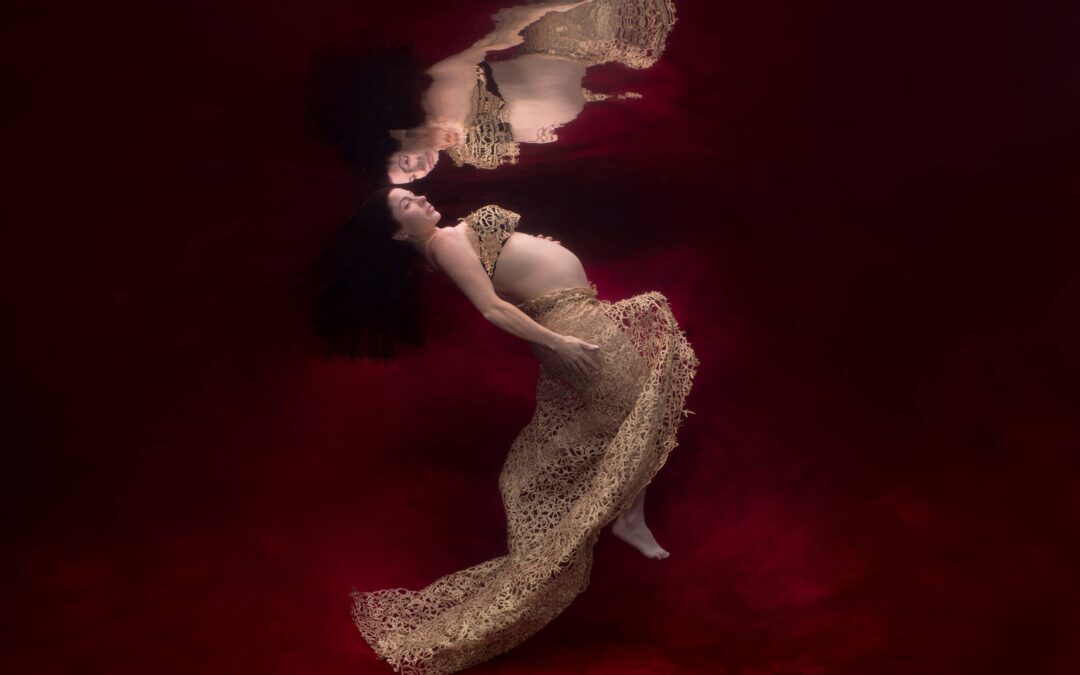 Why an Underwater Maternity Shoot Is Unlike Any Other Pregnancy Photo