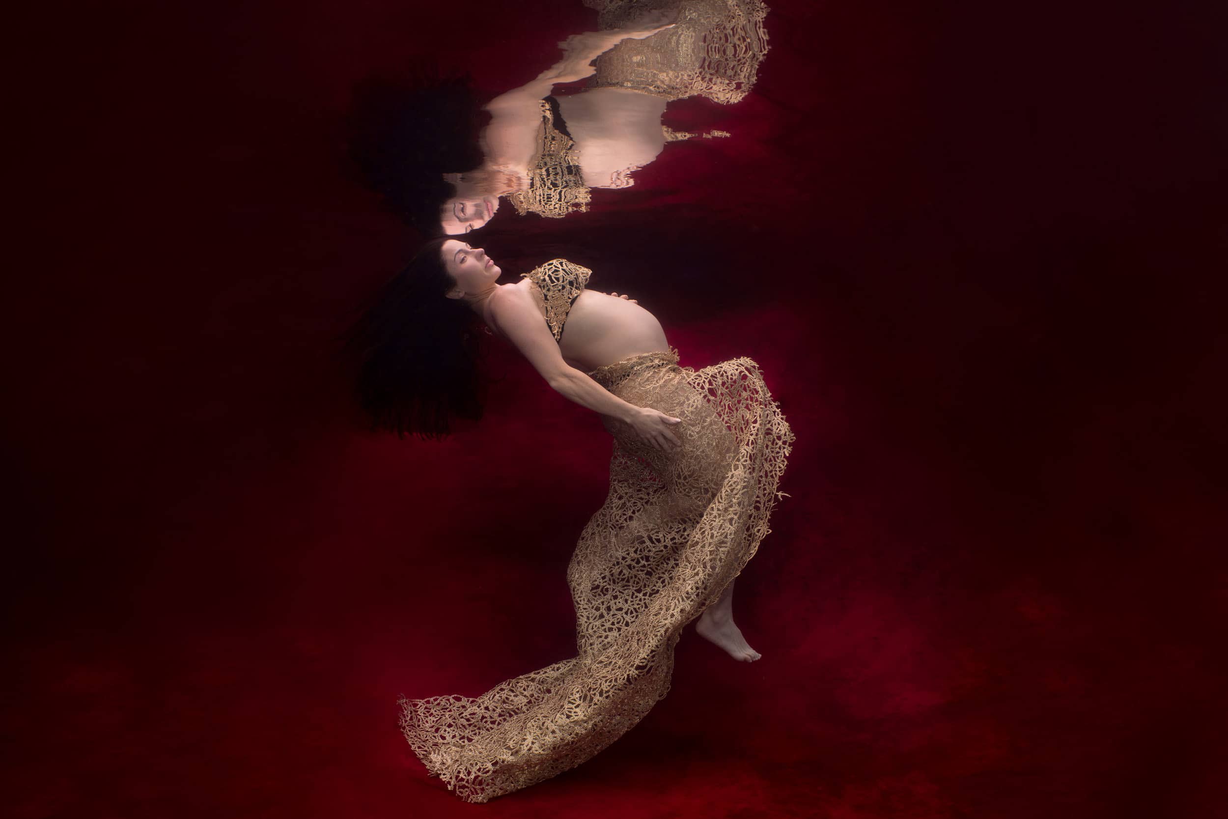 Why an Underwater Maternity Shoot Is Unlike Any Other Pregnancy Photo