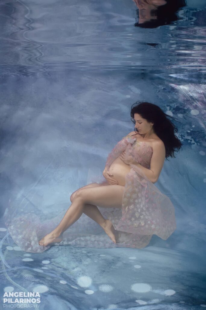 underwater maternity photoshoot